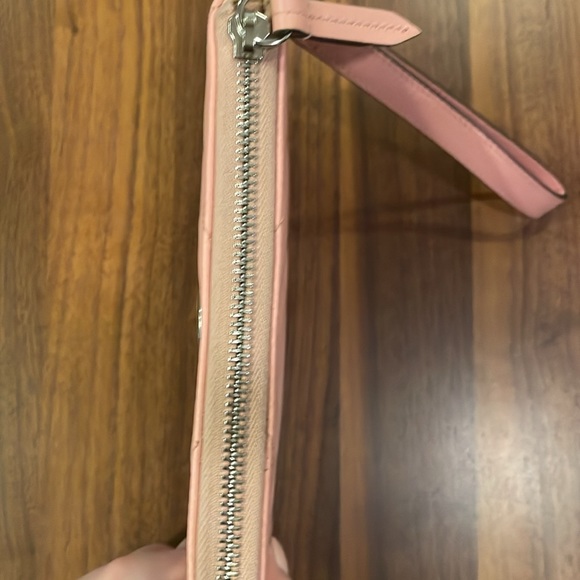 PINK ♥ HEART ♥ Gucci Marmont GG Wristlet clutch purse Maltese Leather handbag - Picture 6 of 8